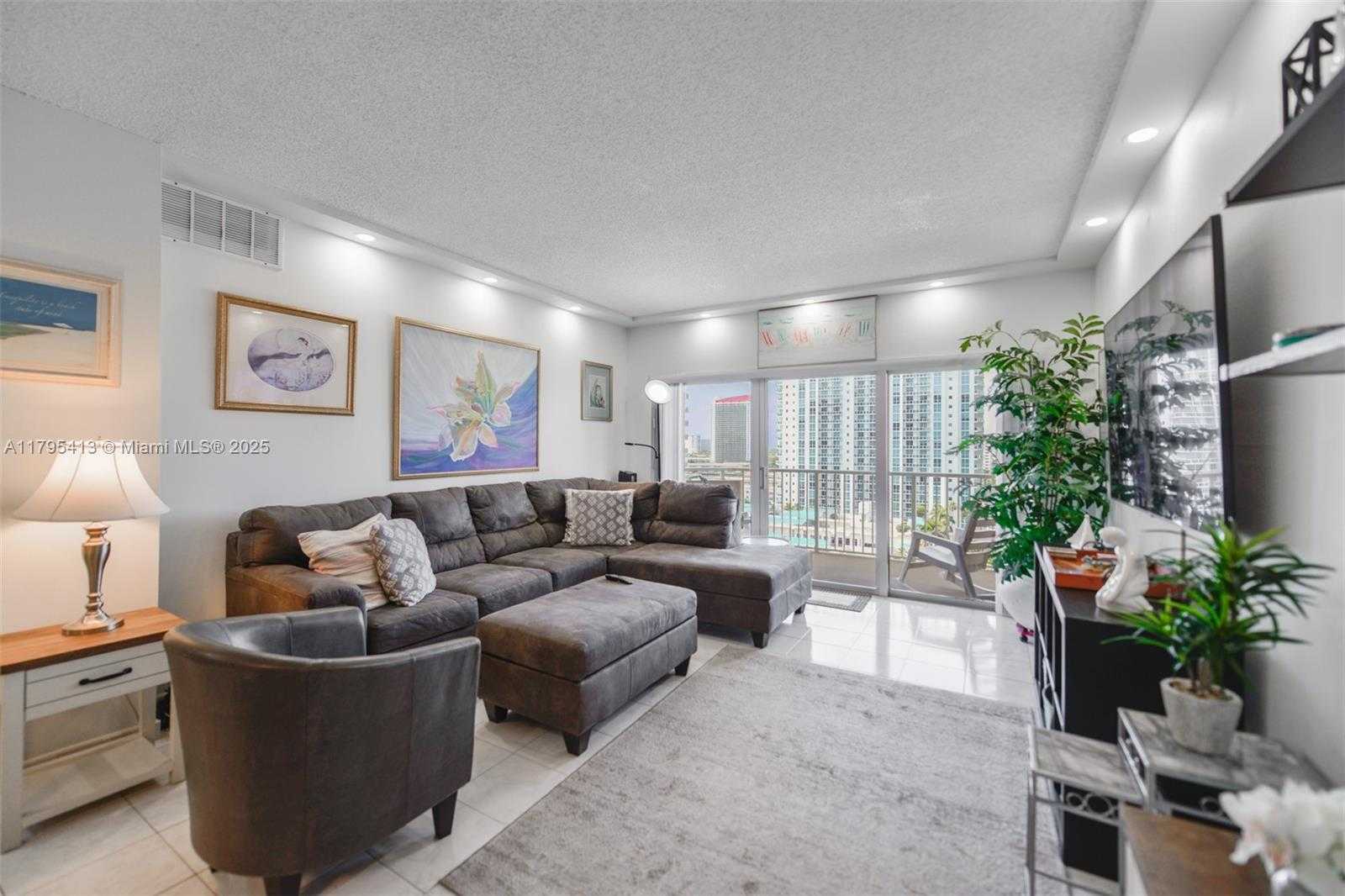 Small Image of 1985 SOUTH OCEAN DR #11M, Hallandale Beach Number 5