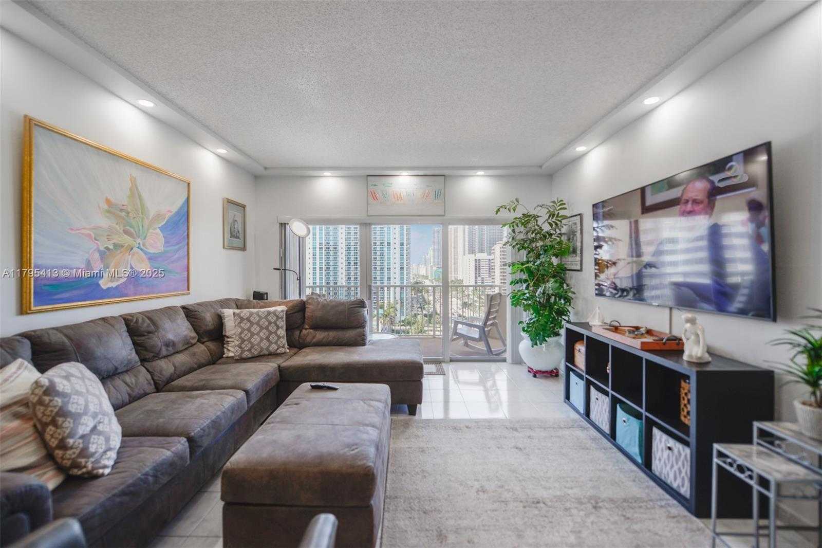 Small Image of 1985 SOUTH OCEAN DR #11M, Hallandale Beach Number 6