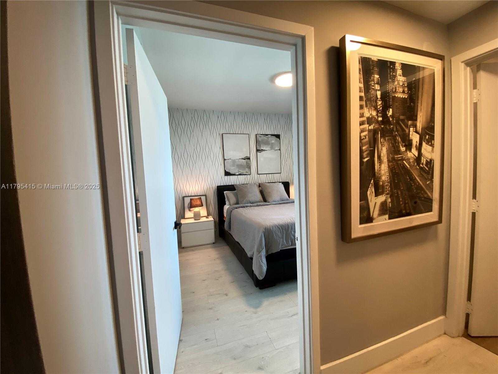 Small Image of 888 BISCAYNE BLVD #2405, Miami Number 10