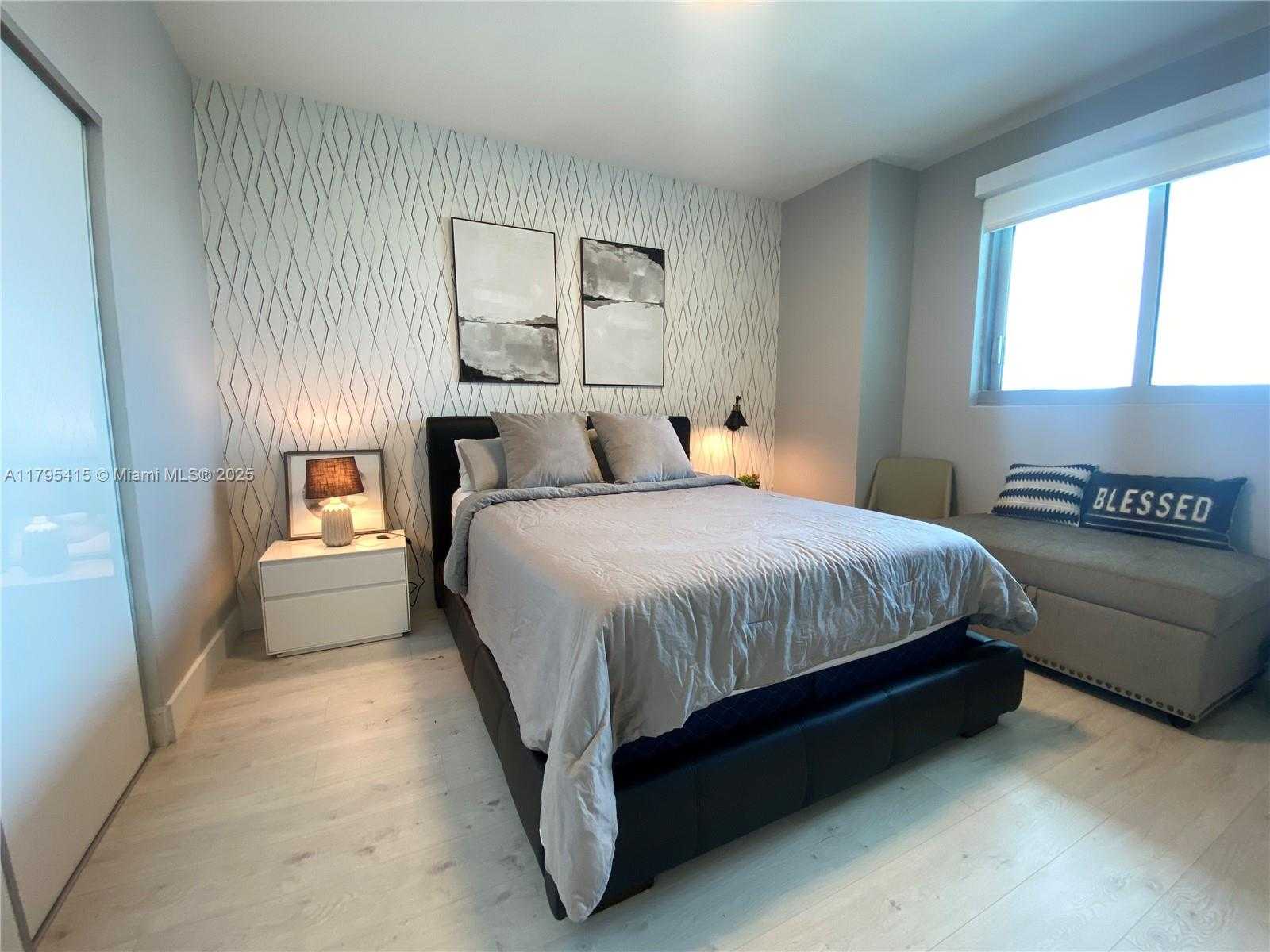 Small Image of 888 BISCAYNE BLVD #2405, Miami Number 11