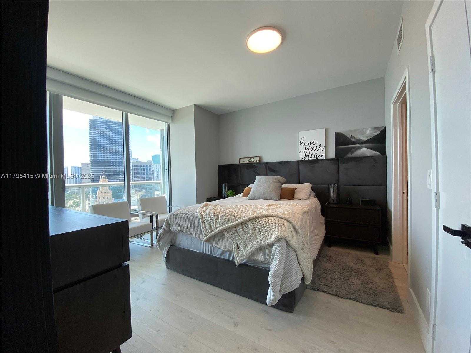 Small Image of 888 BISCAYNE BLVD #2405, Miami Number 19