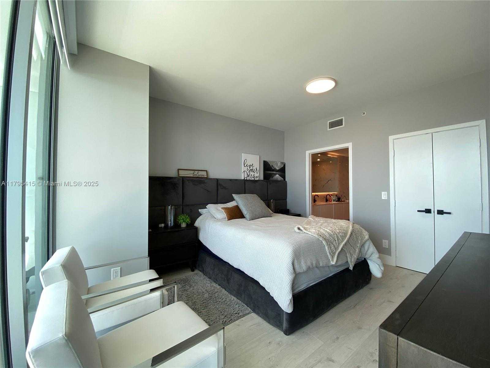 Small Image of 888 BISCAYNE BLVD #2405, Miami Number 20