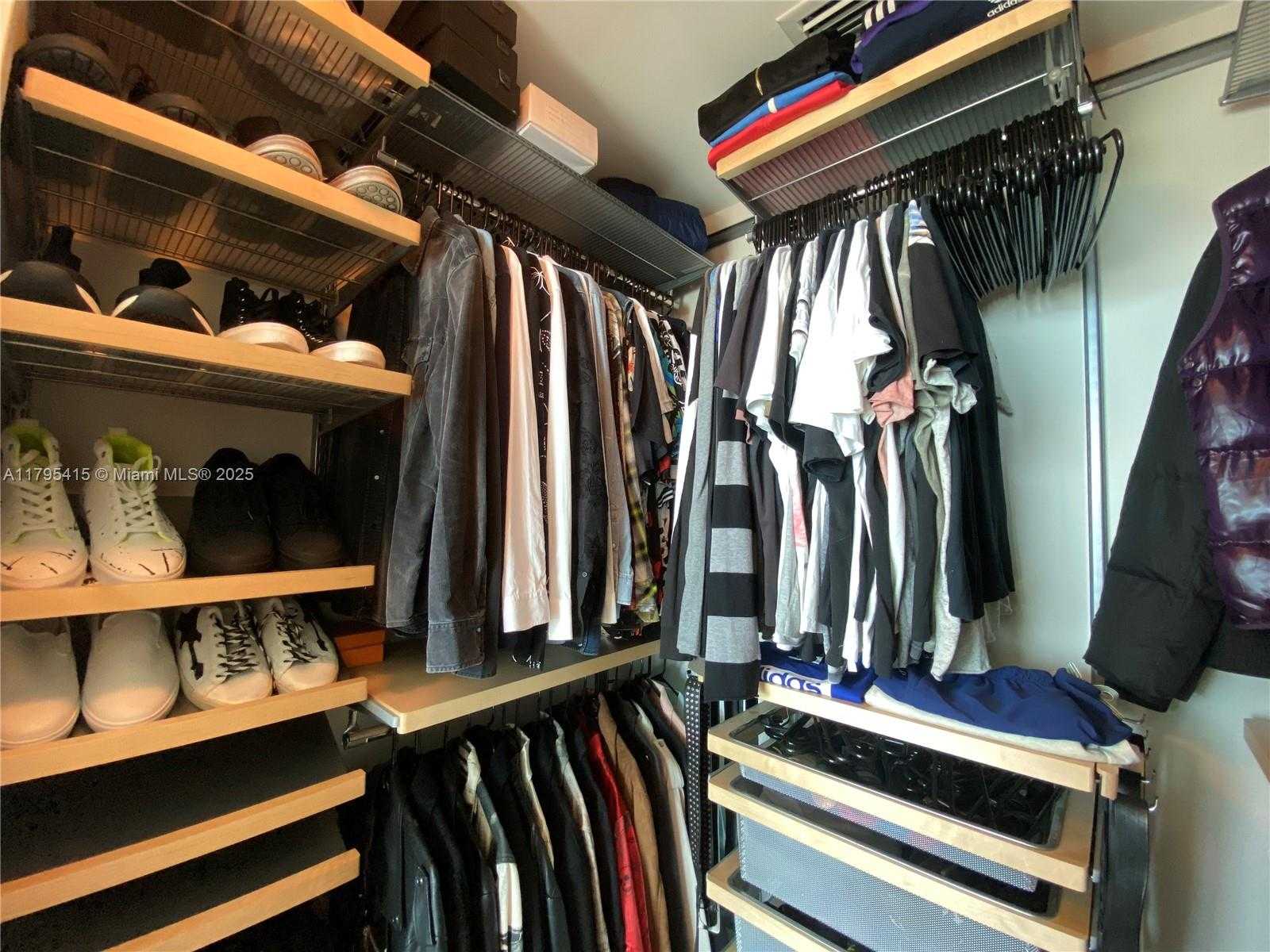 Small Image of 888 BISCAYNE BLVD #2405, Miami Number 21