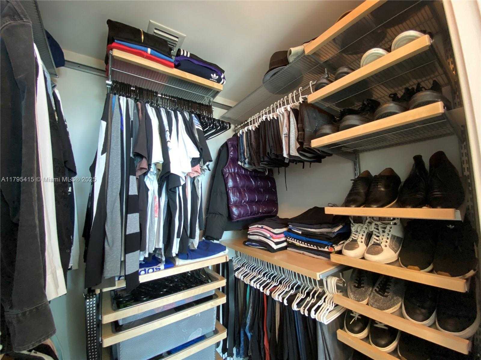 Small Image of 888 BISCAYNE BLVD #2405, Miami Number 22