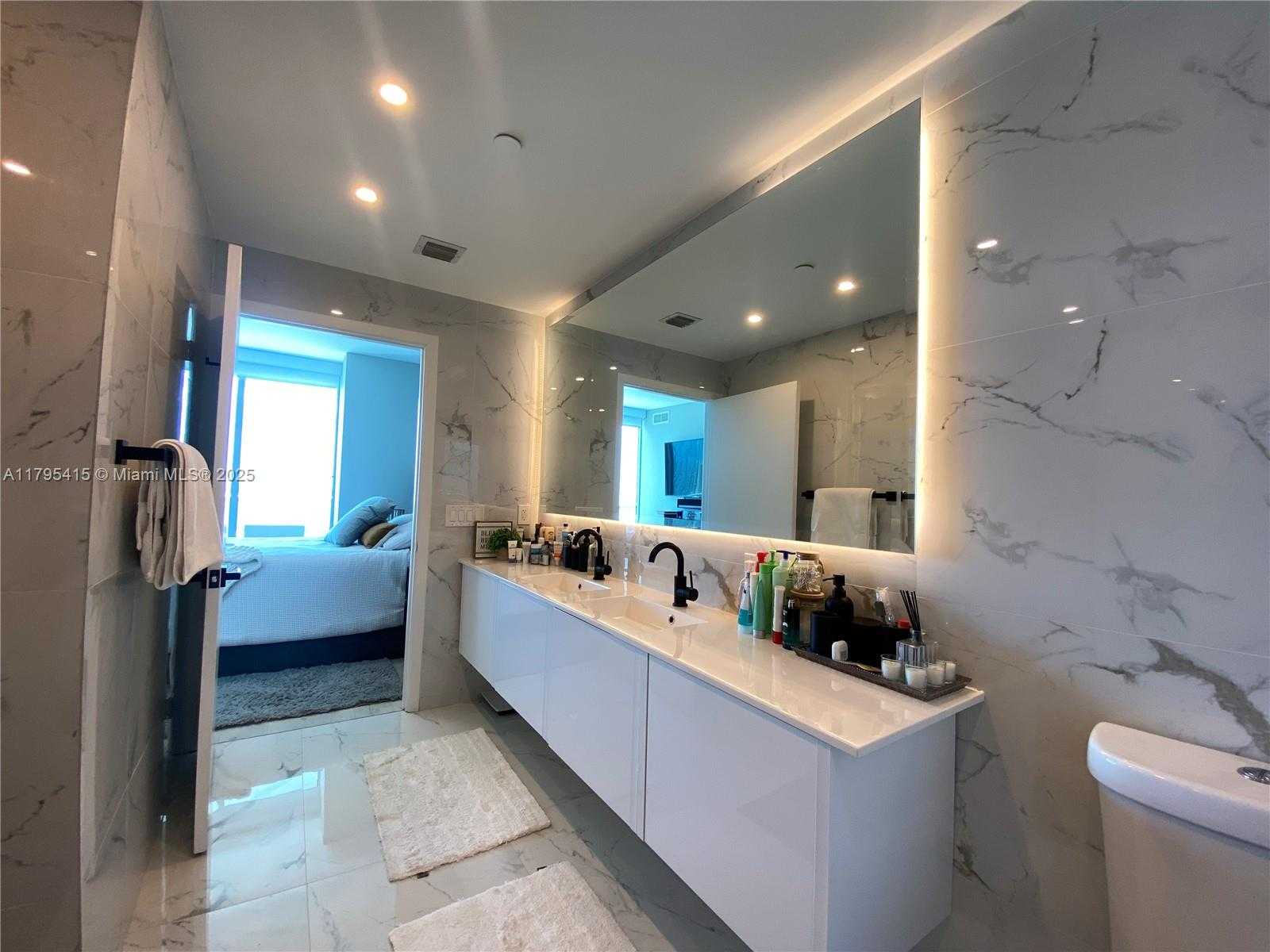 Small Image of 888 BISCAYNE BLVD #2405, Miami Number 23