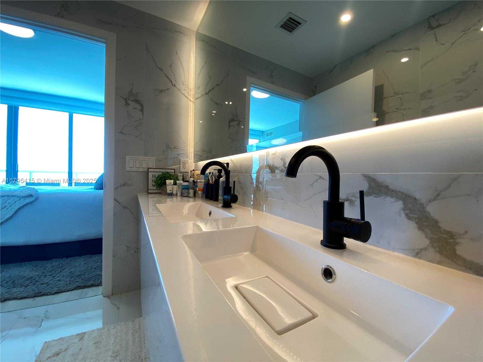 Small Image of 888 BISCAYNE BLVD #2405, Miami Number 25