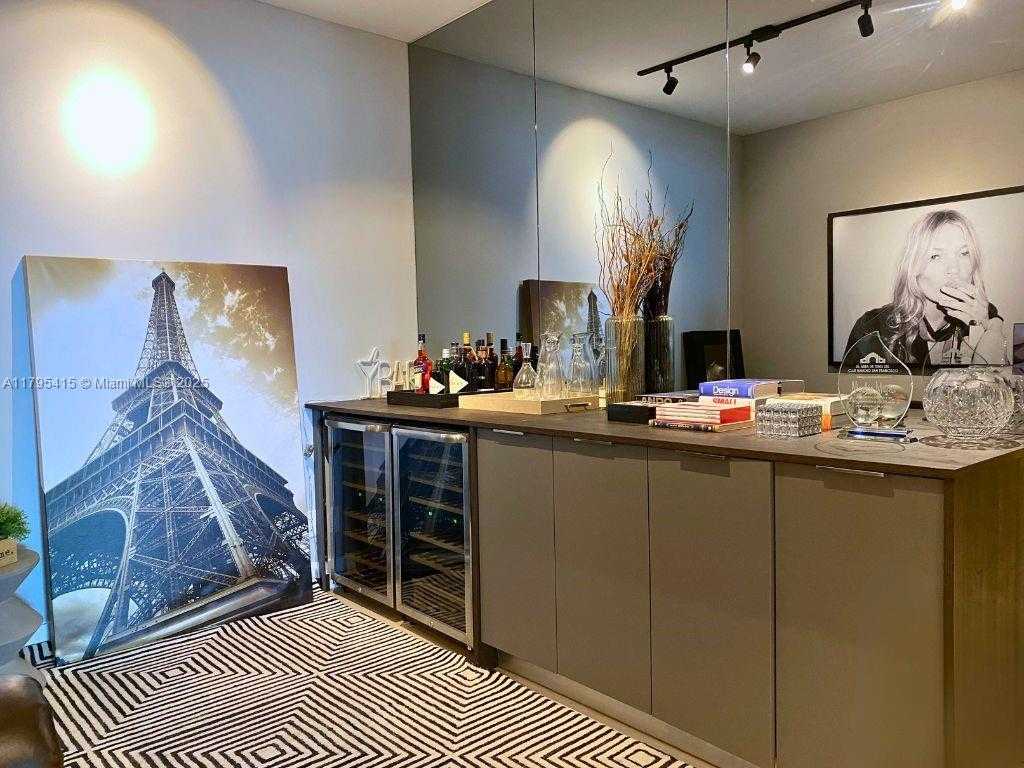 Small Image of 888 BISCAYNE BLVD #2405, Miami Number 3