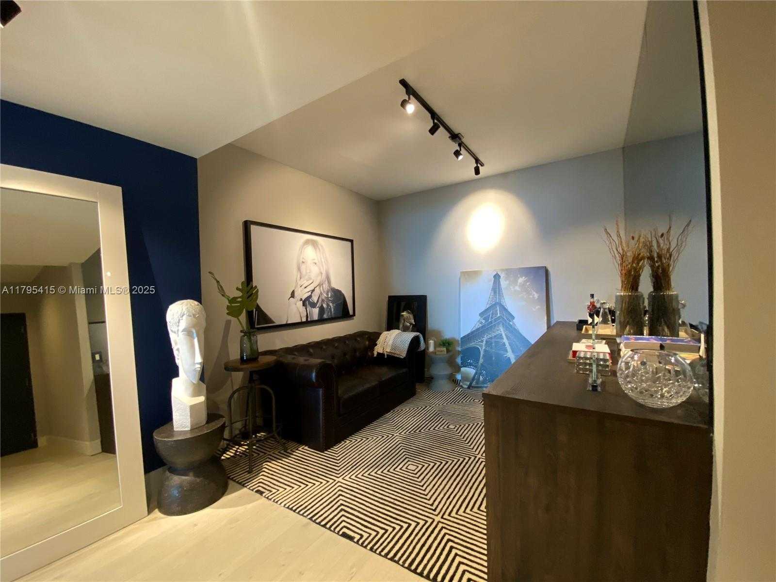 Small Image of 888 BISCAYNE BLVD #2405, Miami Number 4