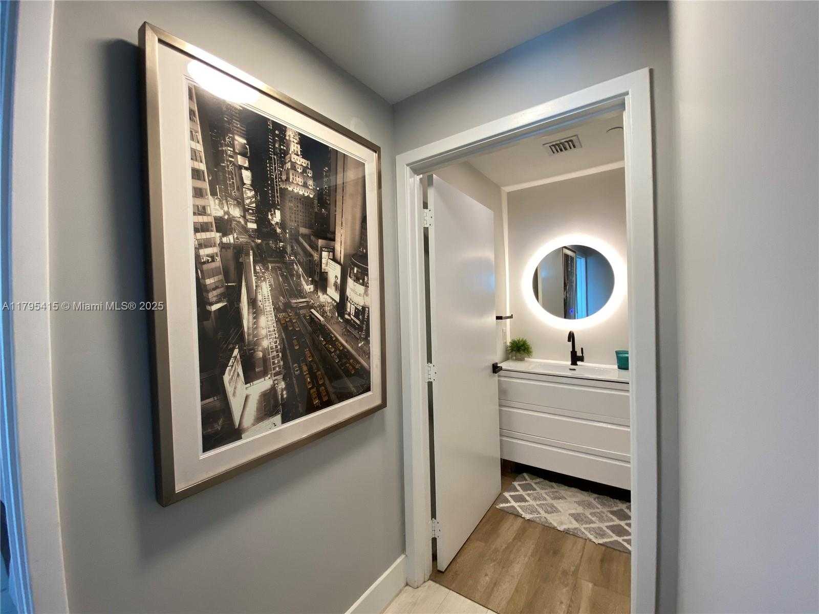 Small Image of 888 BISCAYNE BLVD #2405, Miami Number 8