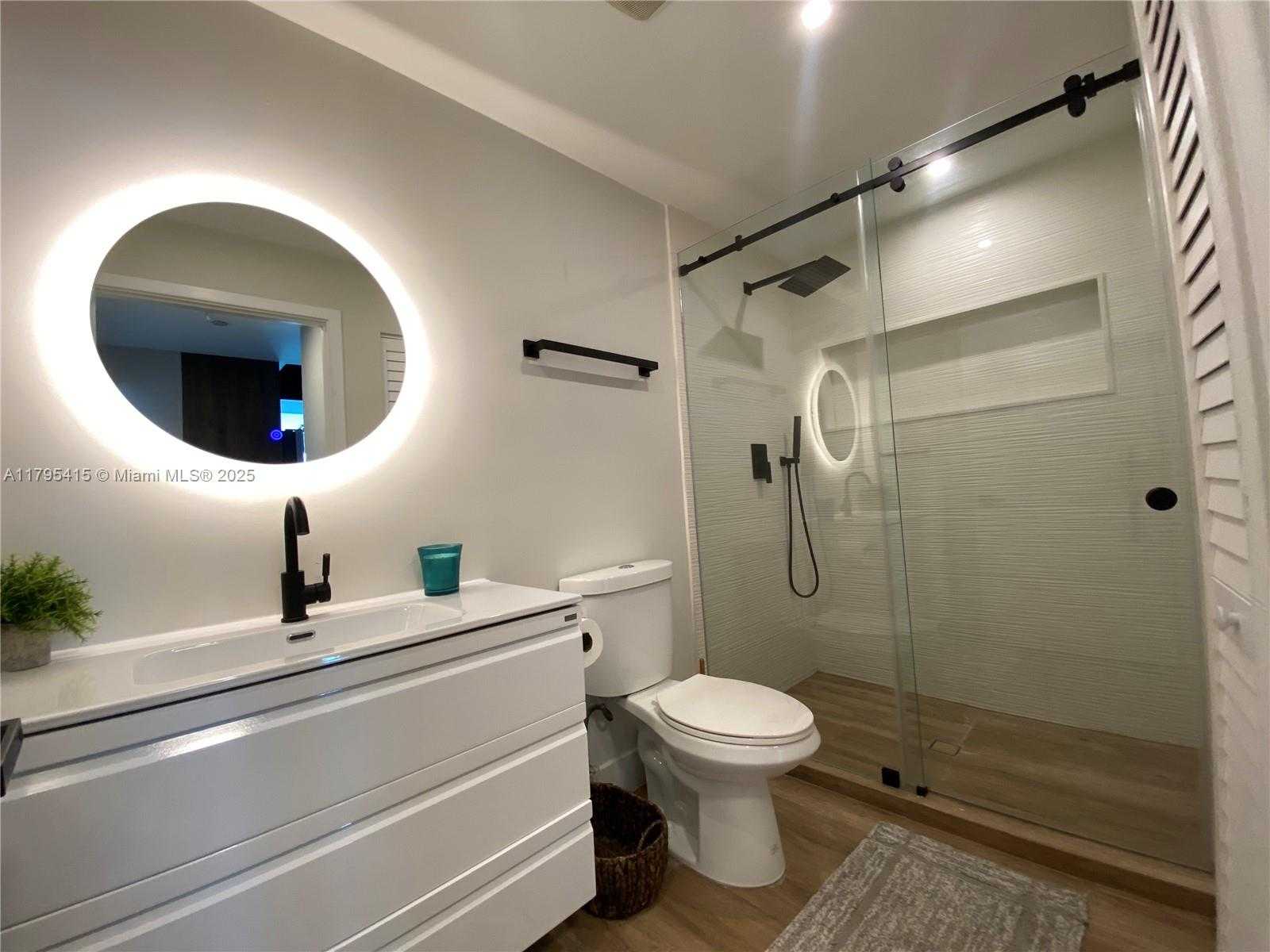 Small Image of 888 BISCAYNE BLVD #2405, Miami Number 9