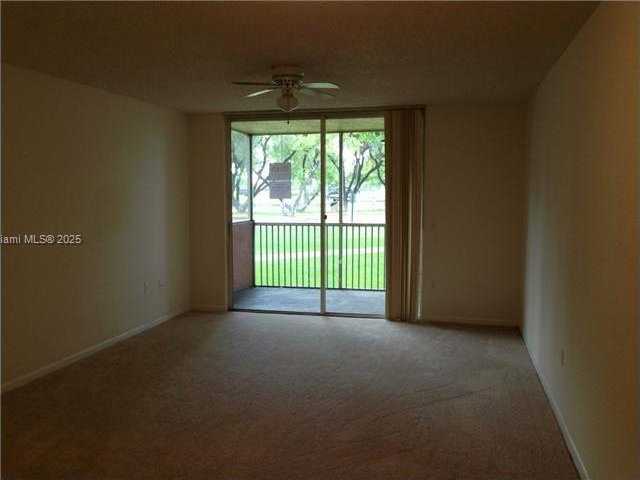 Small Image of 8343 LAKE DR #101, Doral Number 5