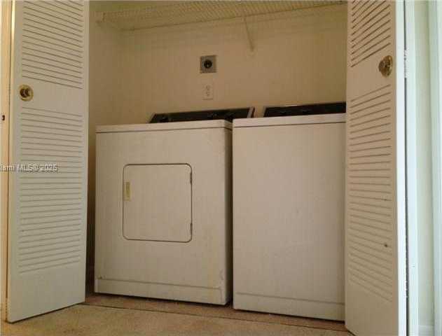 Small Image of 8343 LAKE DR #101, Doral Number 7