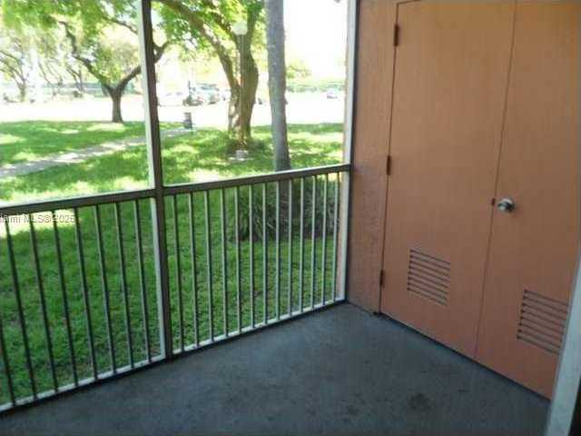 Small Image of 8343 LAKE DR #101, Doral Number 8