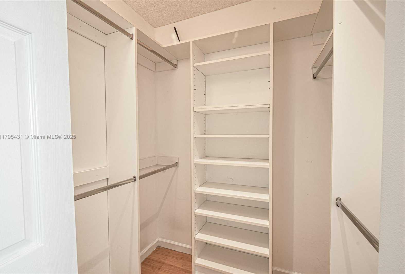 Small Image of 1155 BRICKELL BAY DR #2808, Miami Number 10
