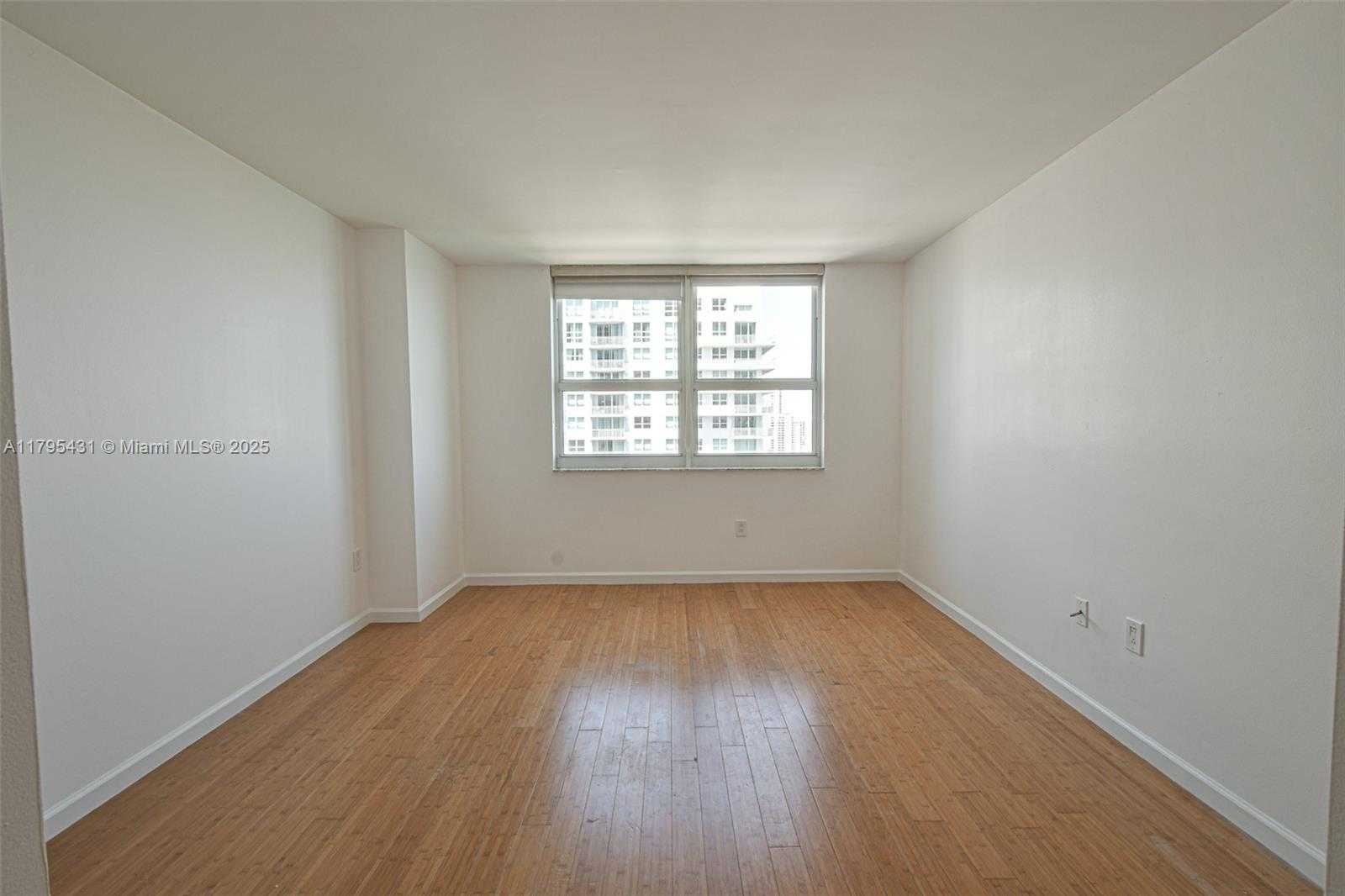 Small Image of 1155 BRICKELL BAY DR #2808, Miami Number 13