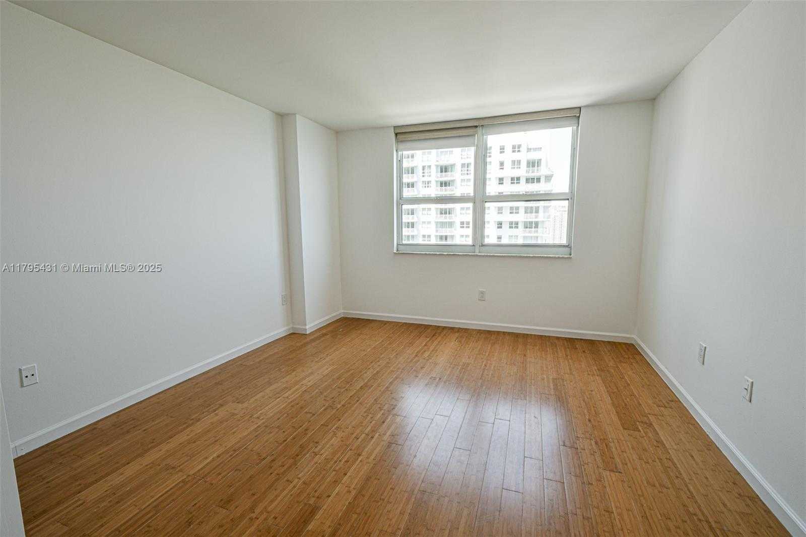 Small Image of 1155 BRICKELL BAY DR #2808, Miami Number 14