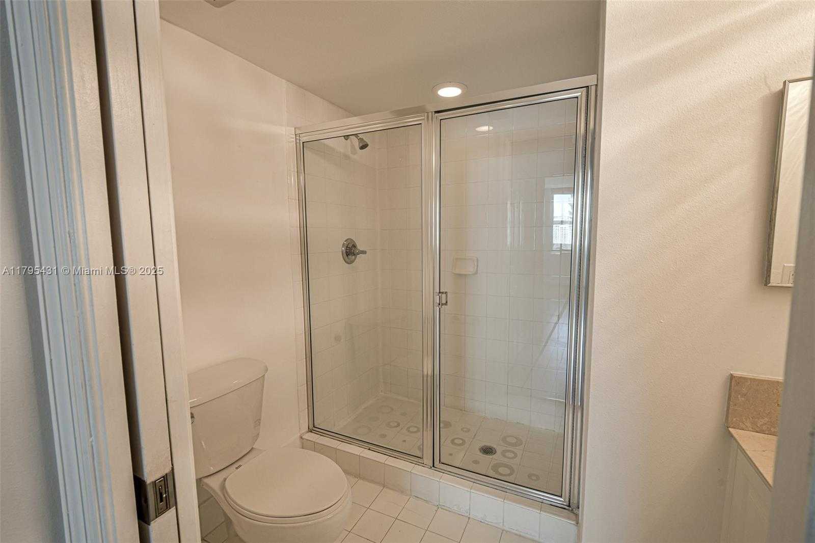 Small Image of 1155 BRICKELL BAY DR #2808, Miami Number 16