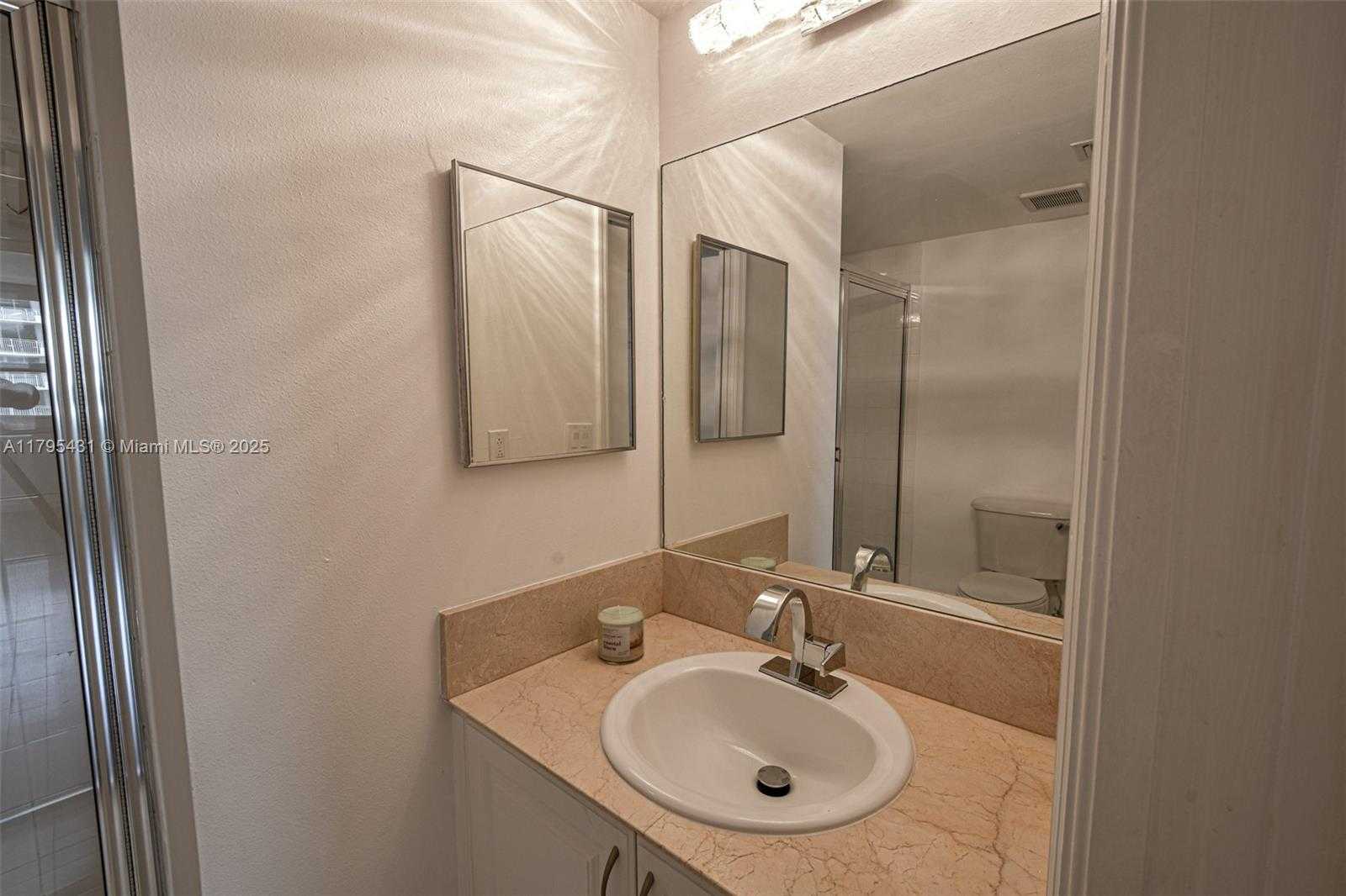 Small Image of 1155 BRICKELL BAY DR #2808, Miami Number 17