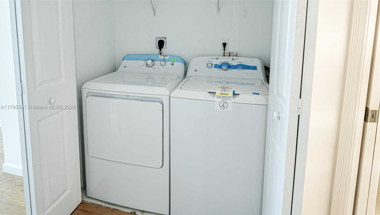 Small Image of 1155 BRICKELL BAY DR #2808, Miami Number 18