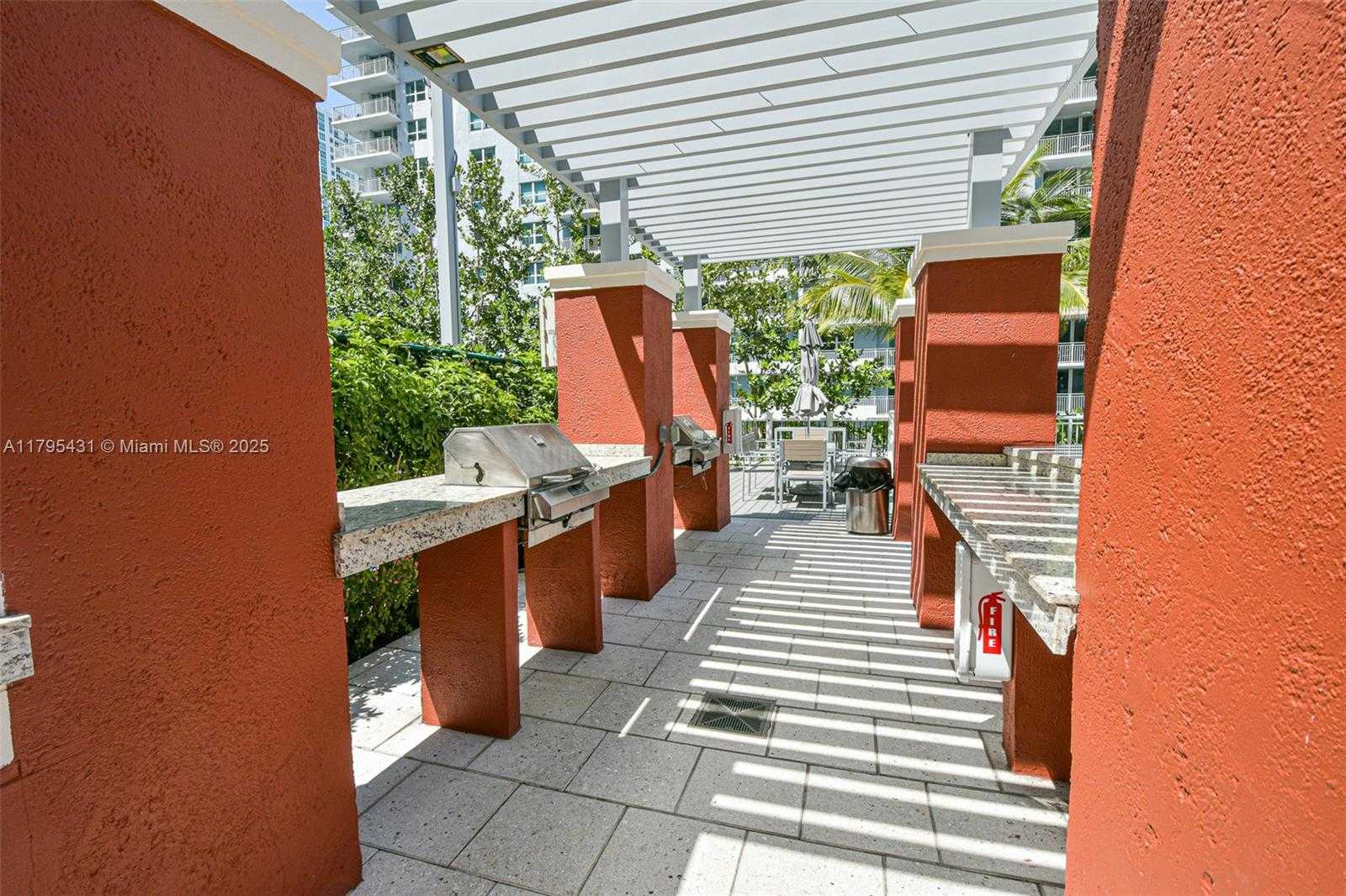 Small Image of 1155 BRICKELL BAY DR #2808, Miami Number 21