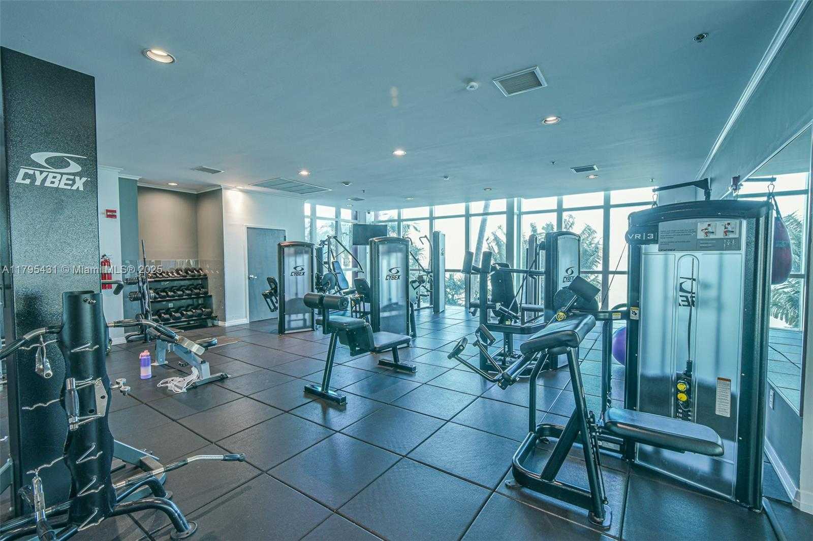 Small Image of 1155 BRICKELL BAY DR #2808, Miami Number 25