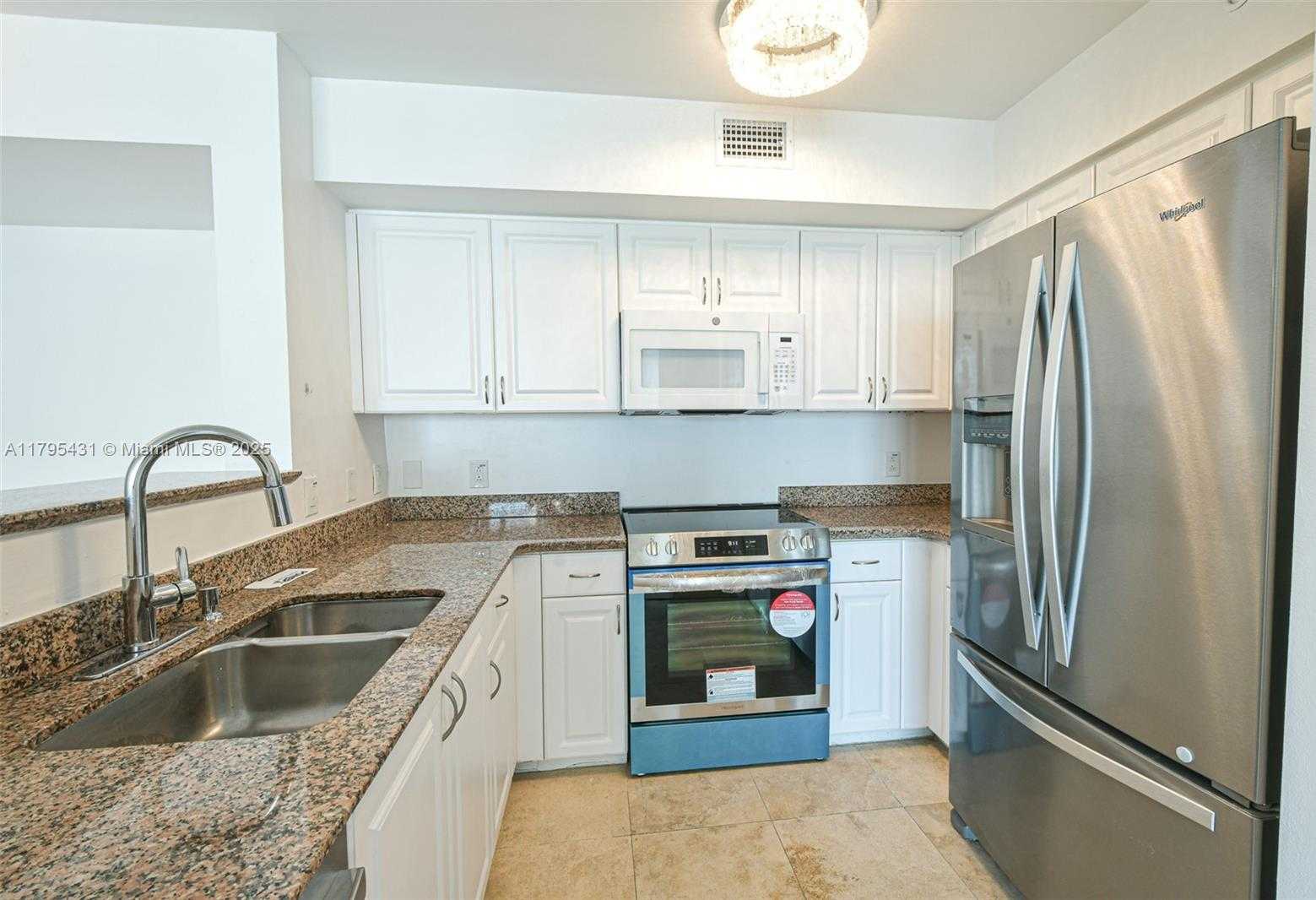Small Image of 1155 BRICKELL BAY DR #2808, Miami Number 3