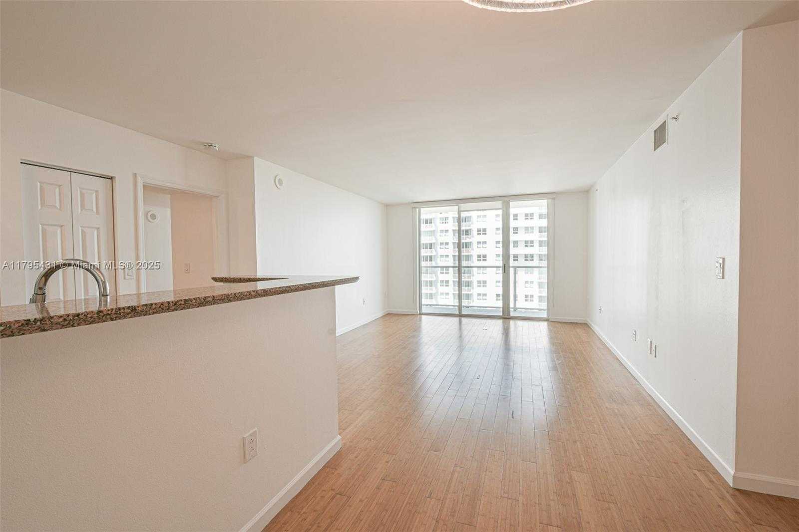 Small Image of 1155 BRICKELL BAY DR #2808, Miami Number 5