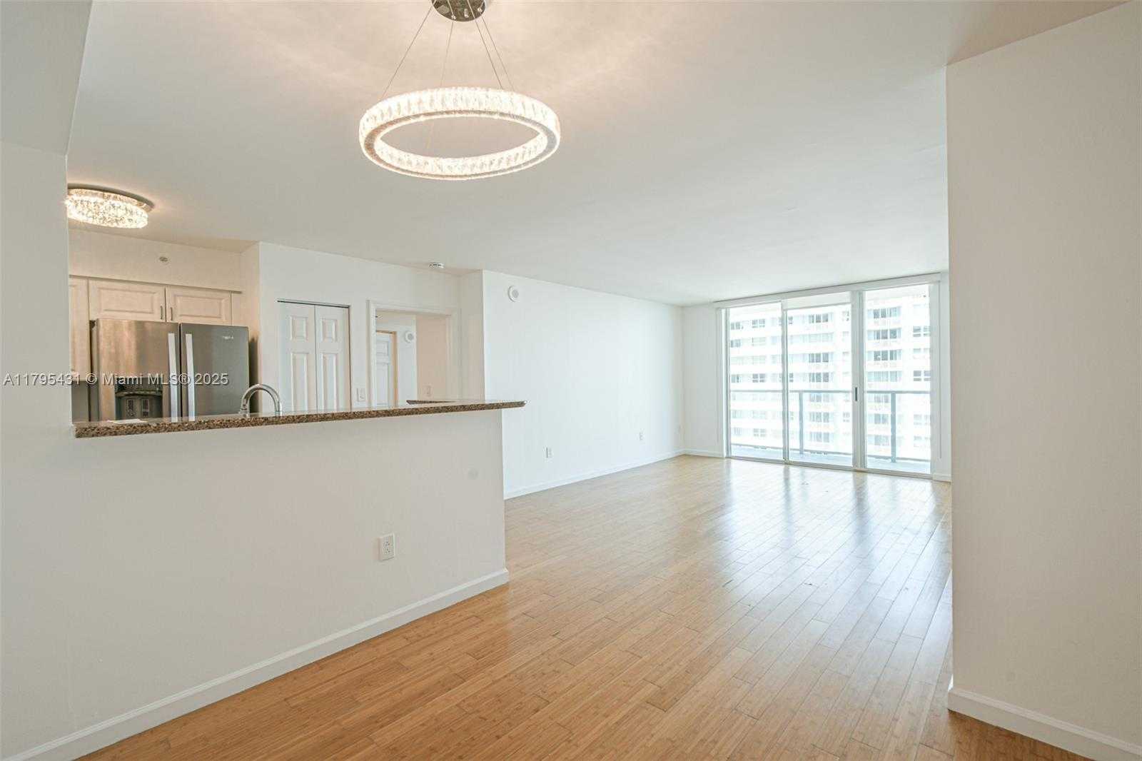 Small Image of 1155 BRICKELL BAY DR #2808, Miami Number 6