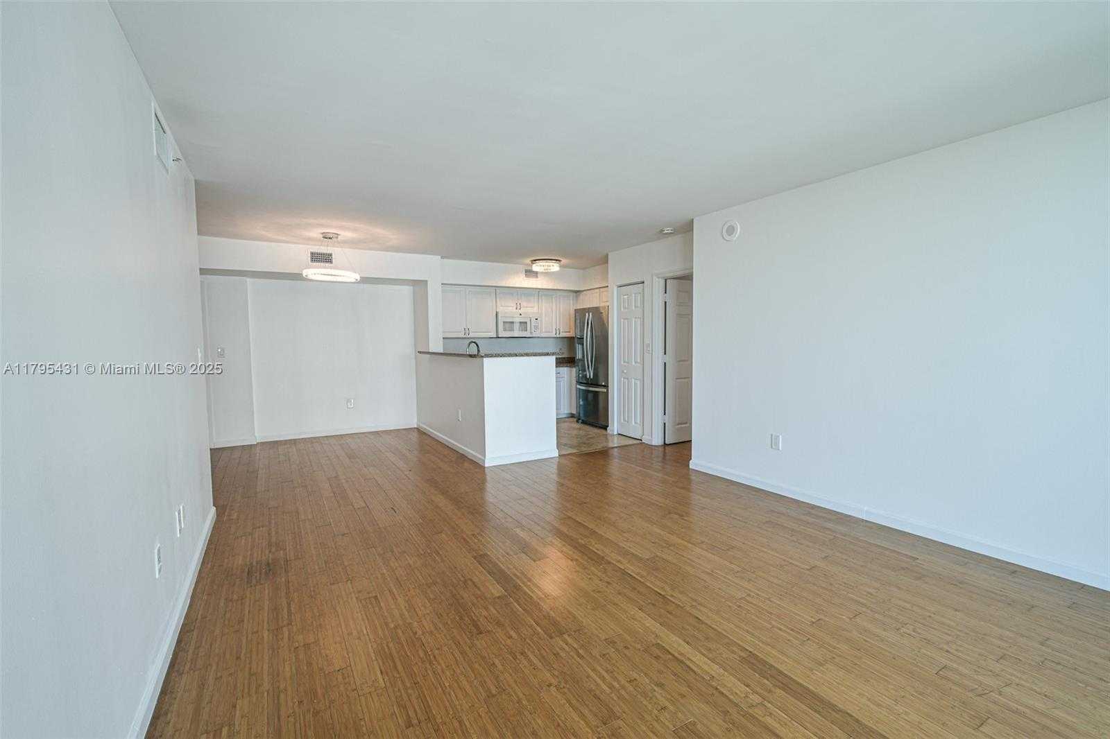 Small Image of 1155 BRICKELL BAY DR #2808, Miami Number 7