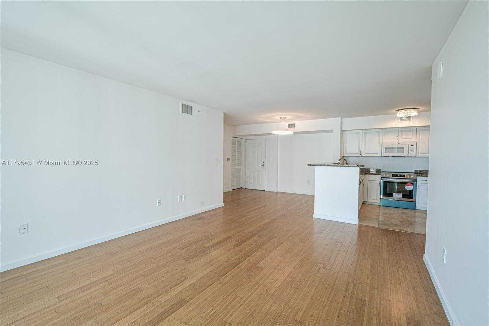 Small Image of 1155 BRICKELL BAY DR #2808, Miami Number 8