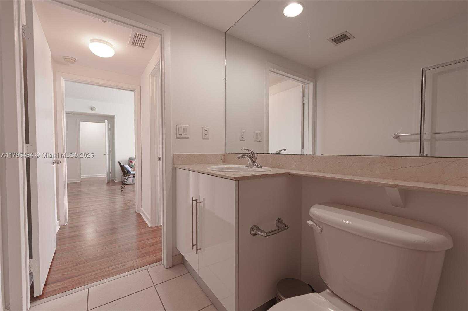 Small Image of 325 SOUTH BISCAYNE BLVD #821, Miami Number 10