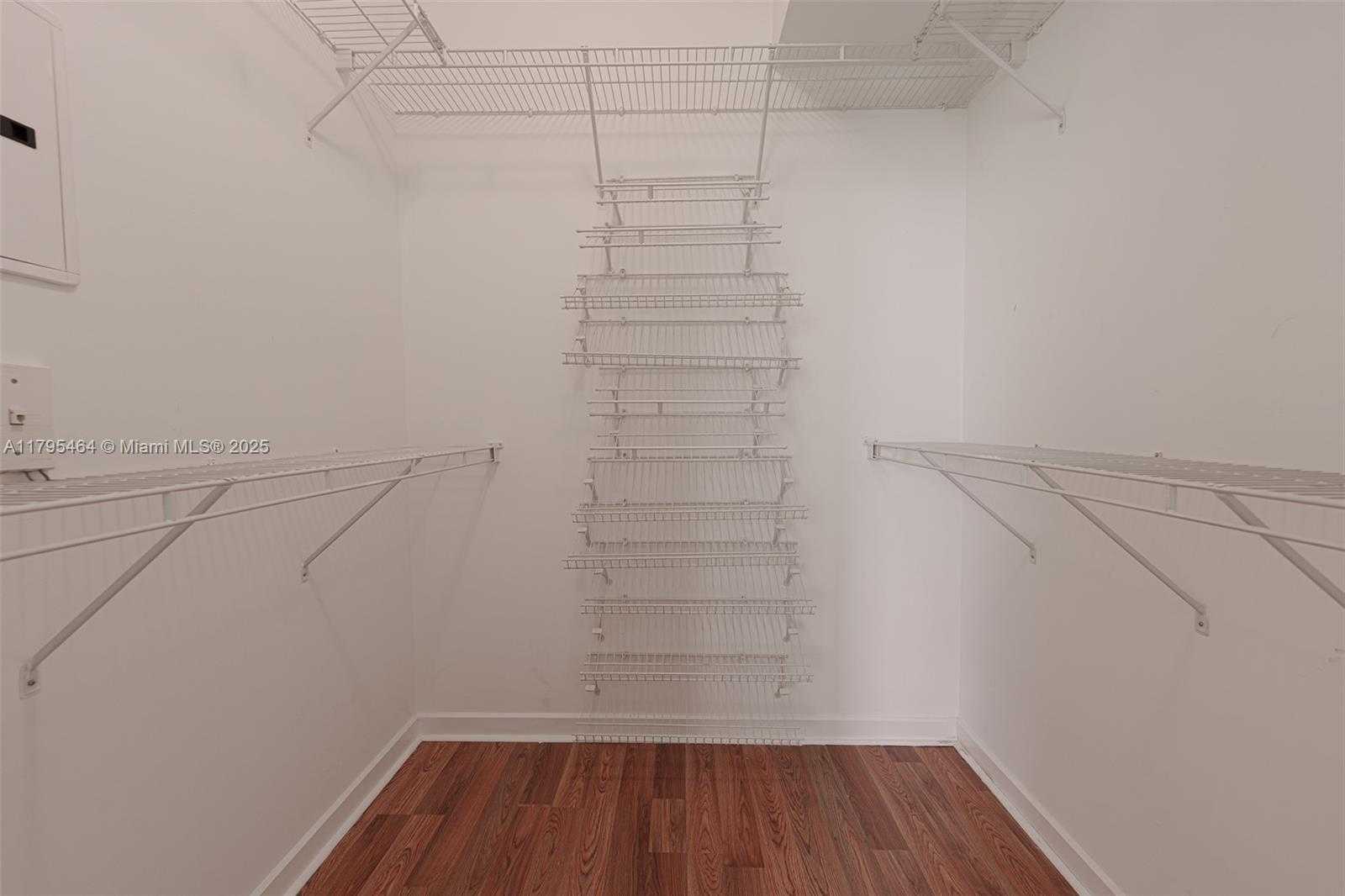 Small Image of 325 SOUTH BISCAYNE BLVD #821, Miami Number 14