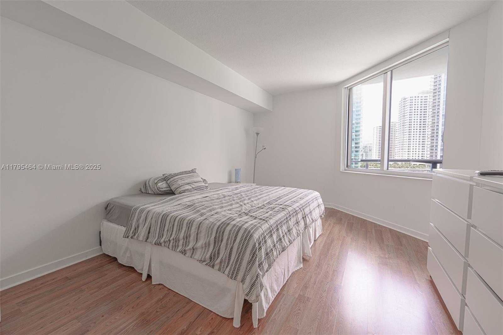 Small Image of 325 SOUTH BISCAYNE BLVD #821, Miami Number 16