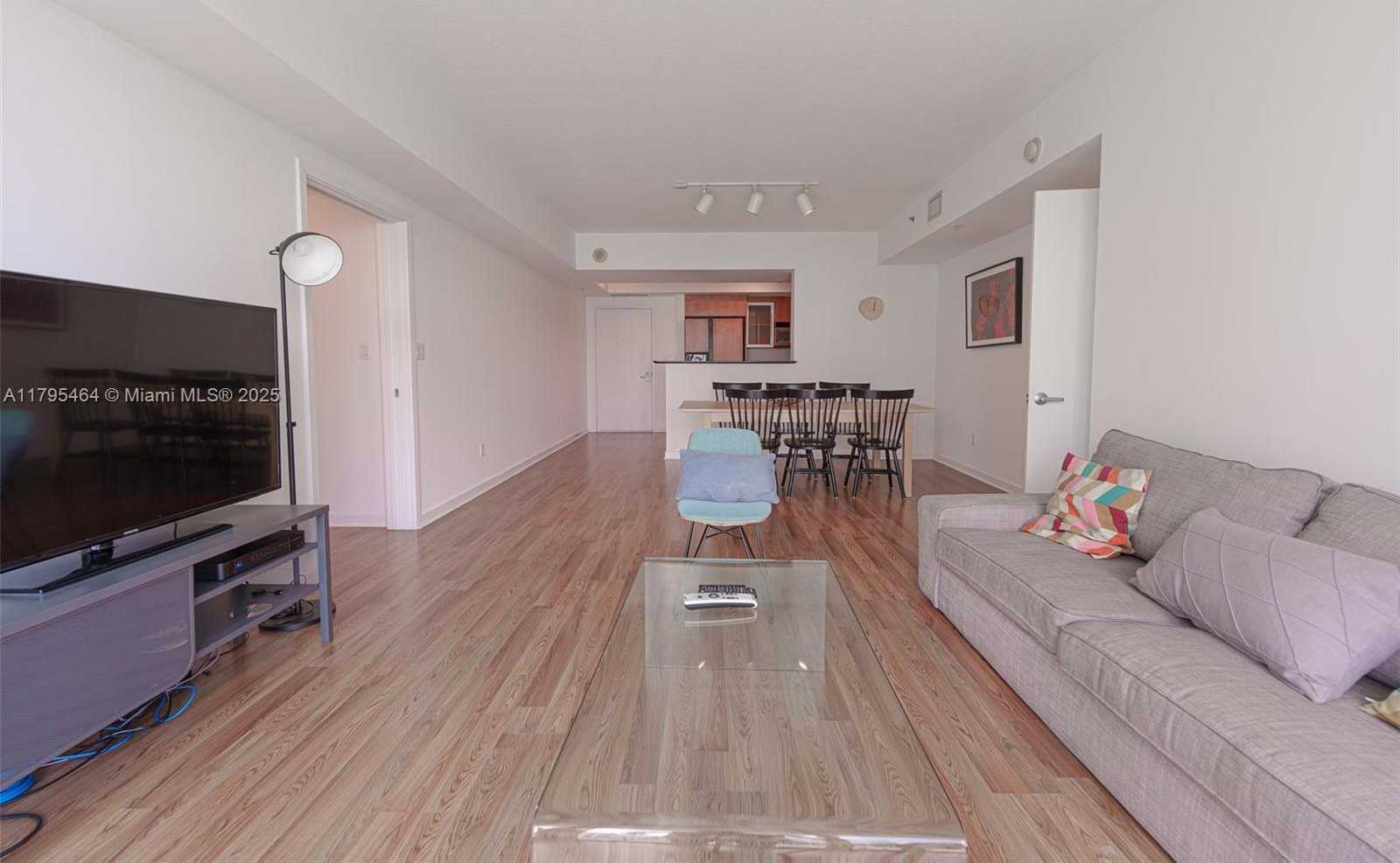 Small Image of 325 SOUTH BISCAYNE BLVD #821, Miami Number 17