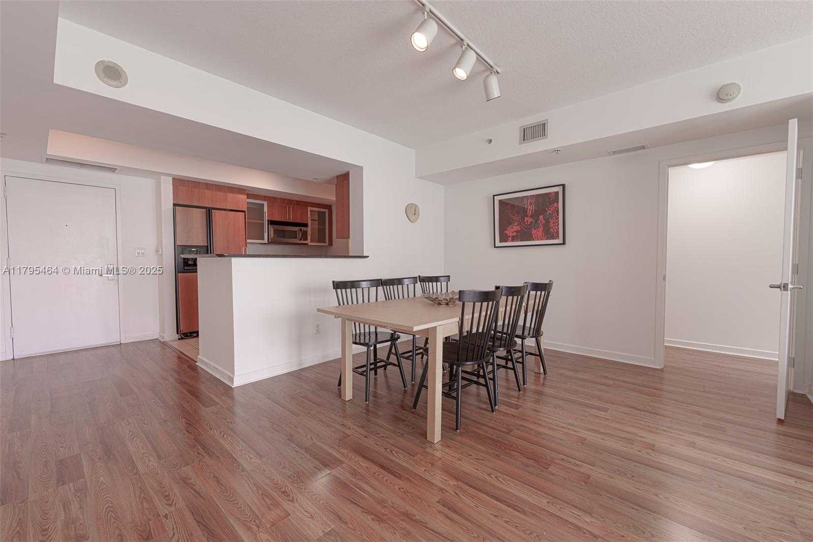 Small Image of 325 SOUTH BISCAYNE BLVD #821, Miami Number 18