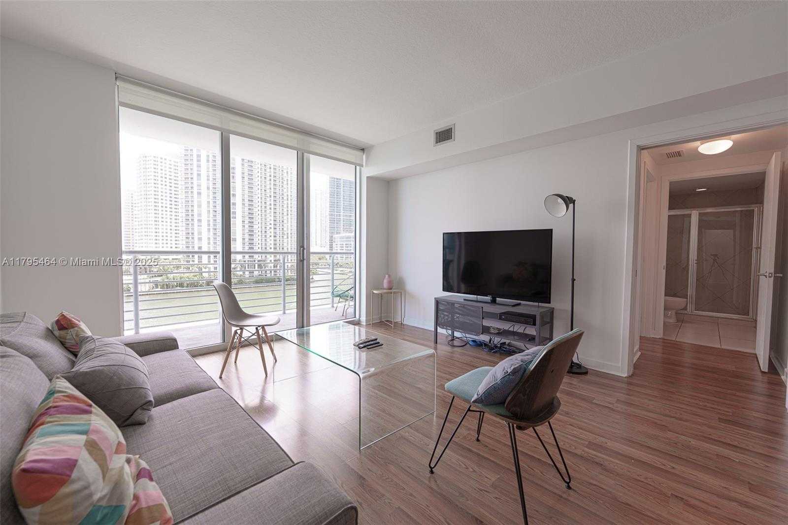 Small Image of 325 SOUTH BISCAYNE BLVD #821, Miami Number 19