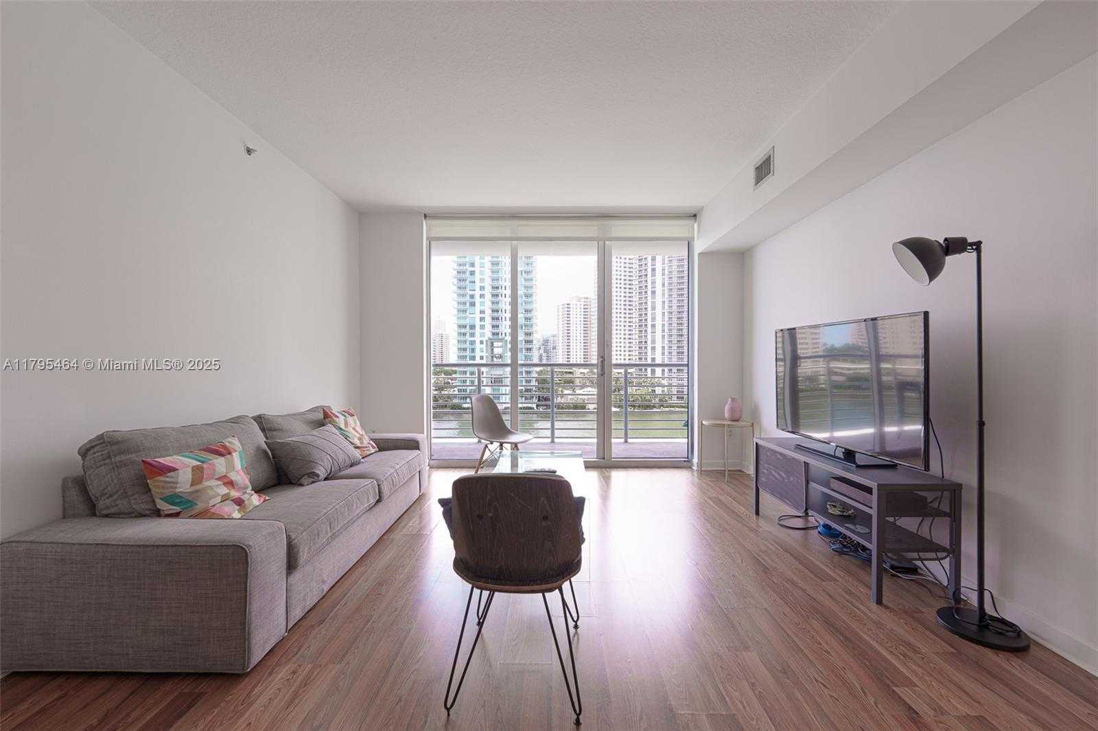 Small Image of 325 SOUTH BISCAYNE BLVD #821, Miami Number 20