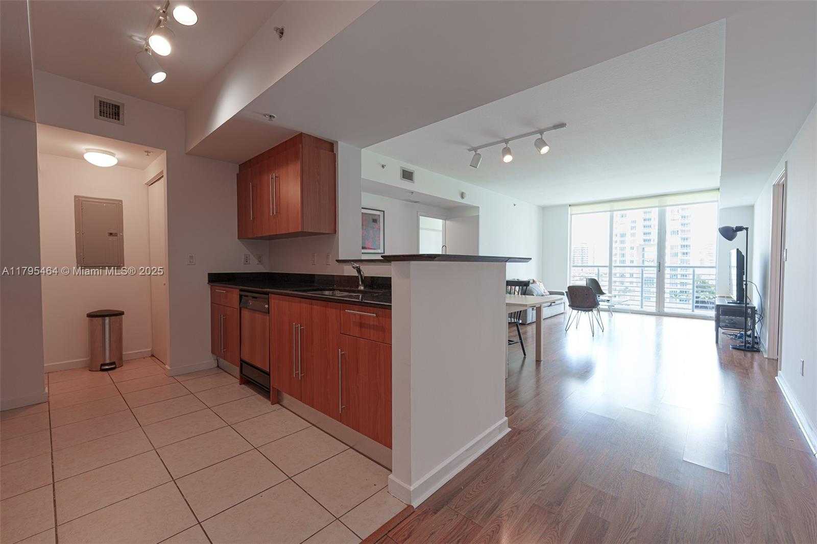 Small Image of 325 SOUTH BISCAYNE BLVD #821, Miami Number 24