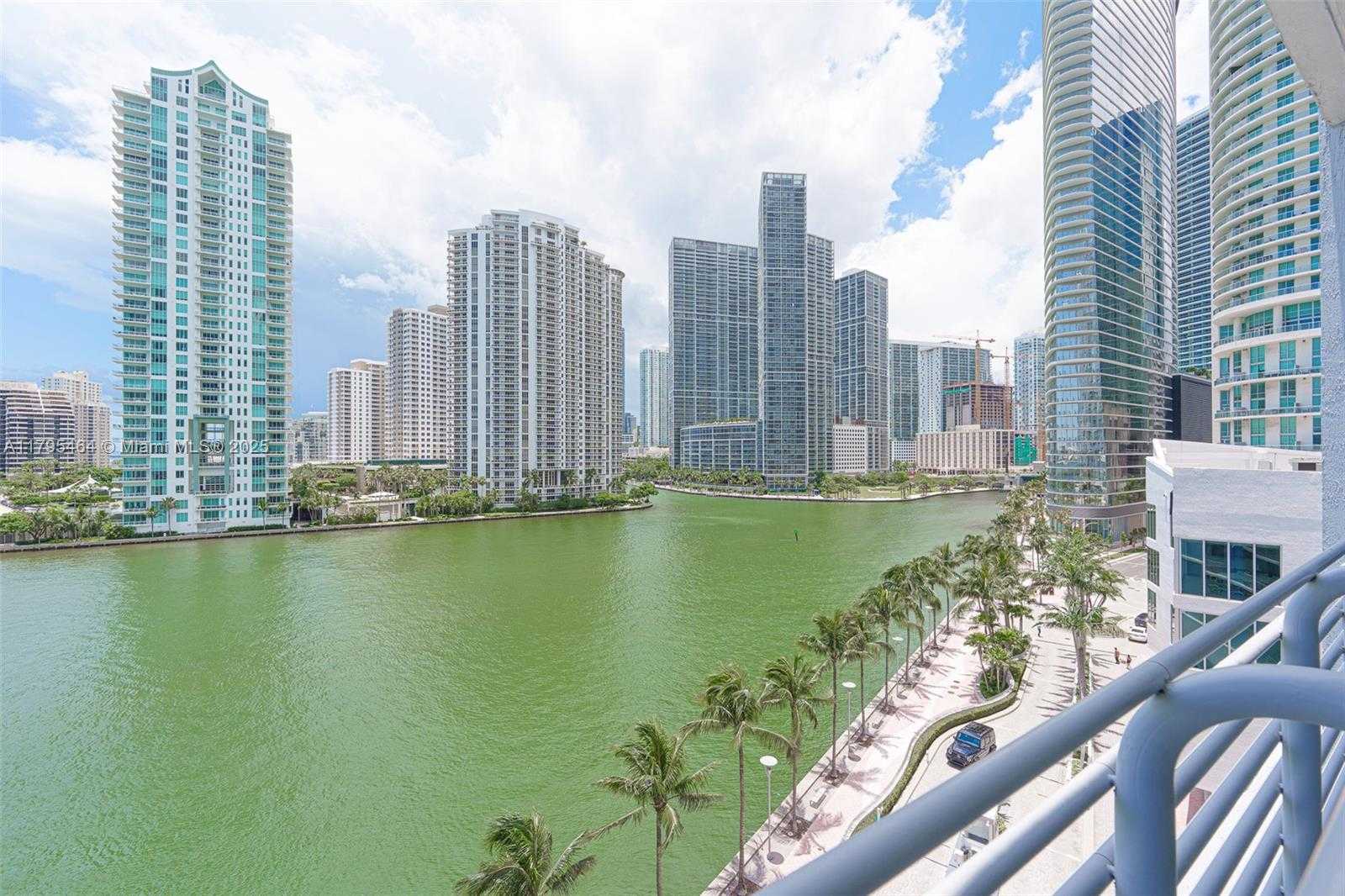 Small Image of 325 SOUTH BISCAYNE BLVD #821, Miami Number 3