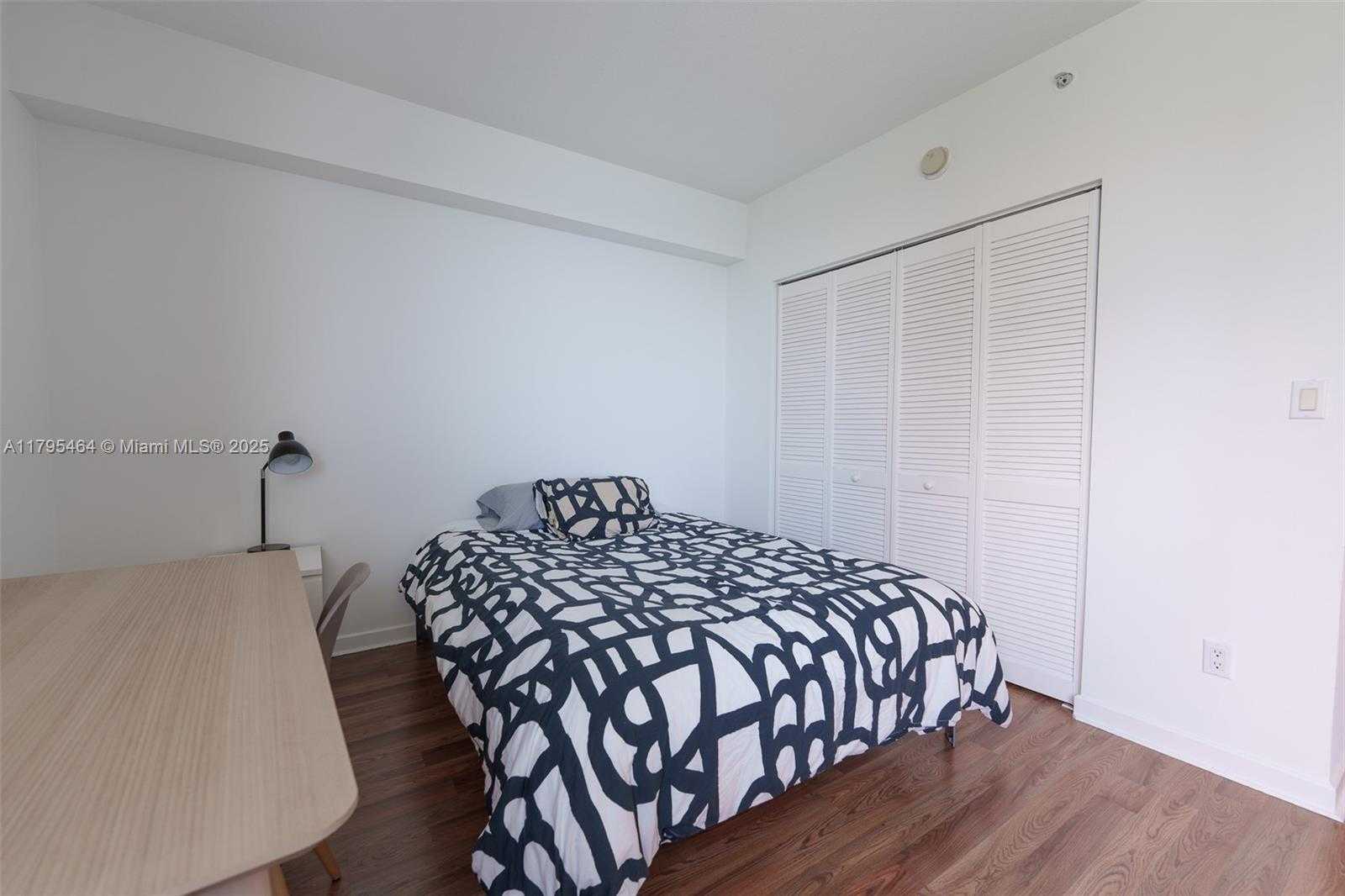 Small Image of 325 SOUTH BISCAYNE BLVD #821, Miami Number 6