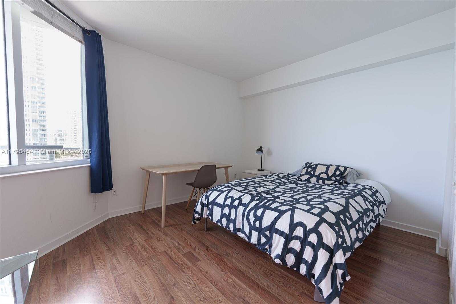 Small Image of 325 SOUTH BISCAYNE BLVD #821, Miami Number 8