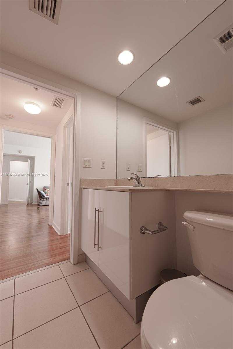 Small Image of 325 SOUTH BISCAYNE BLVD #821, Miami Number 9