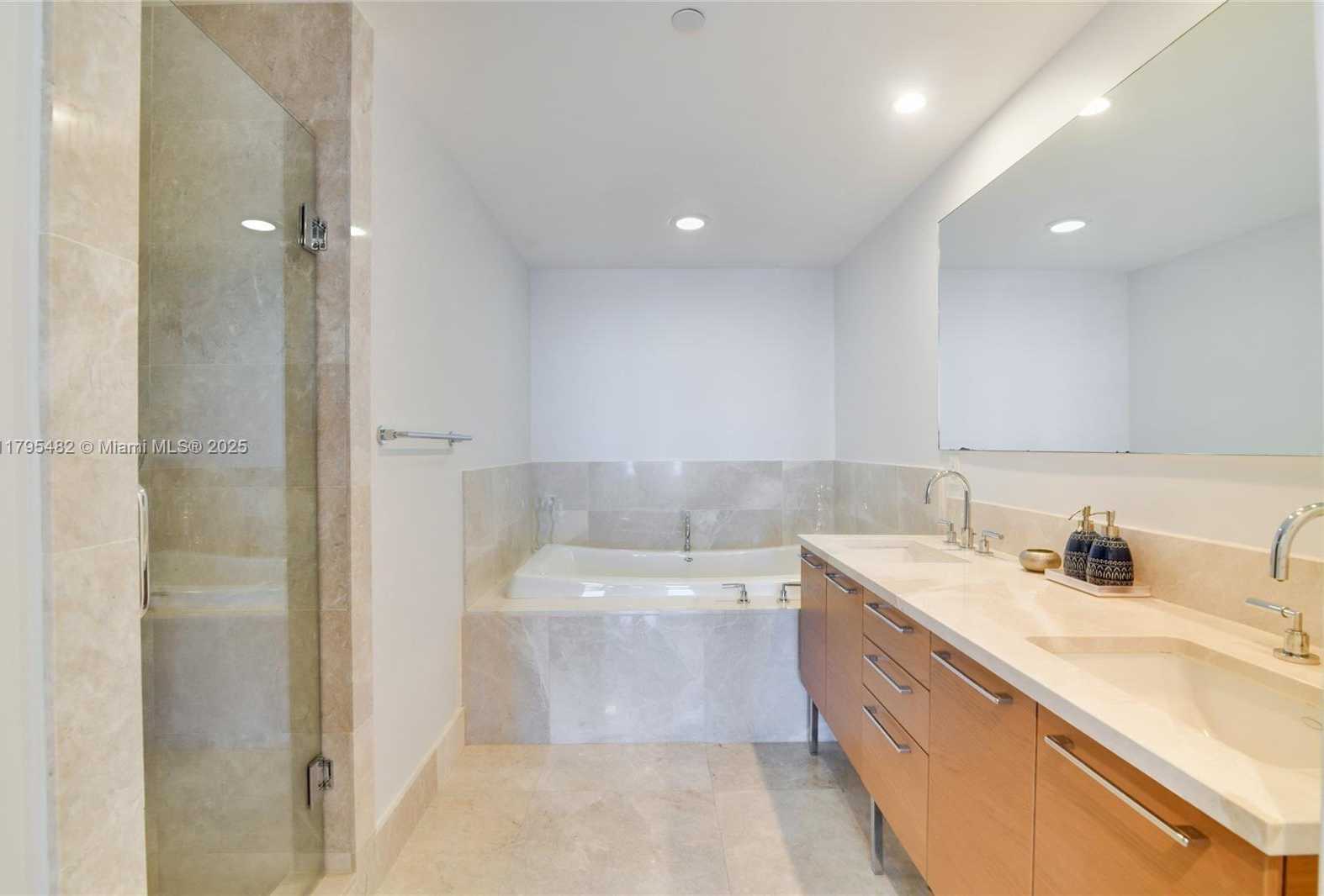 Small Image of 17001 COLLINS AVE #1903, Sunny Isles Beach Number 8