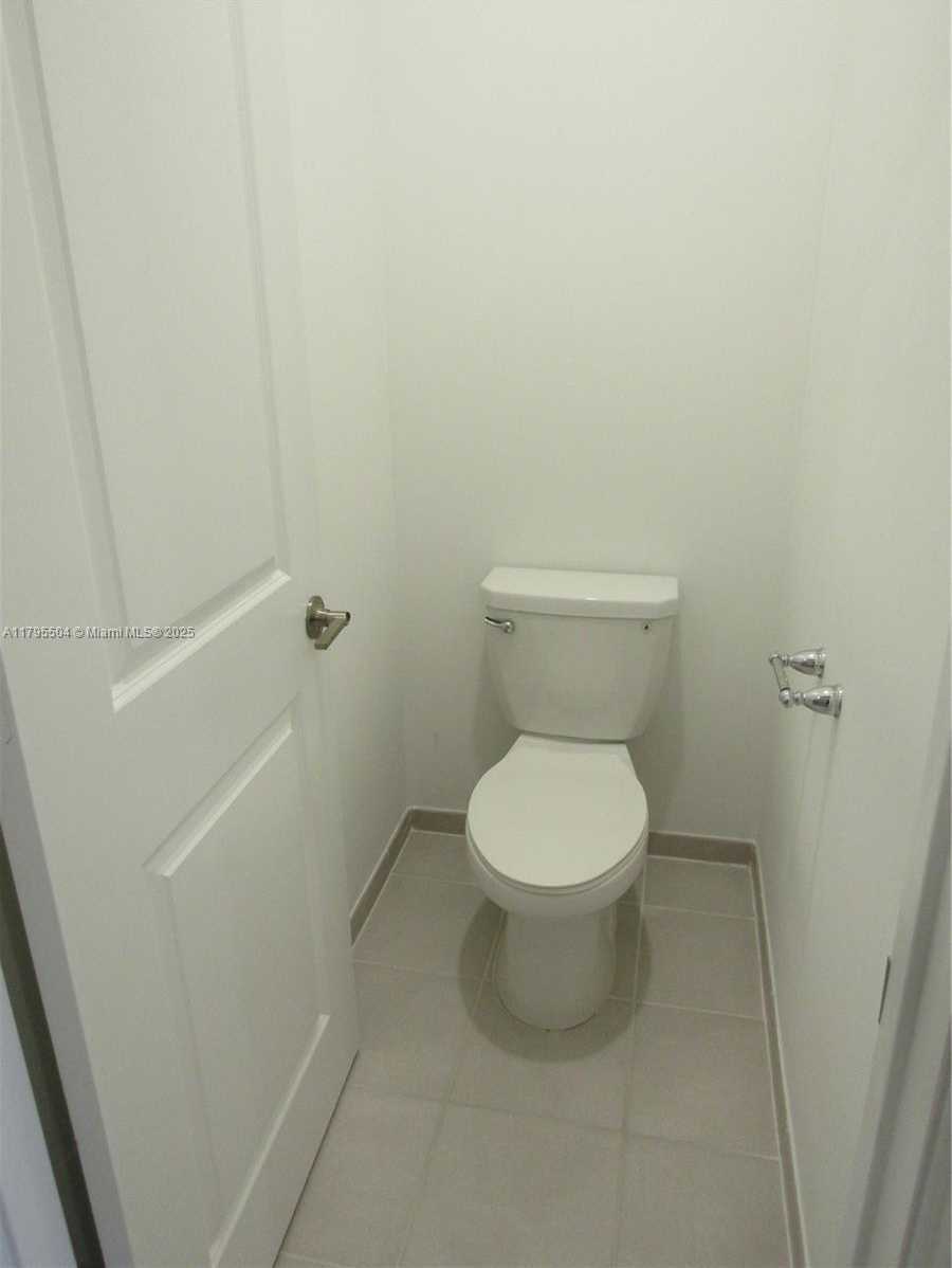 Small Image of 1414 SOUTH EAST 26TH TER, Homestead Number 35