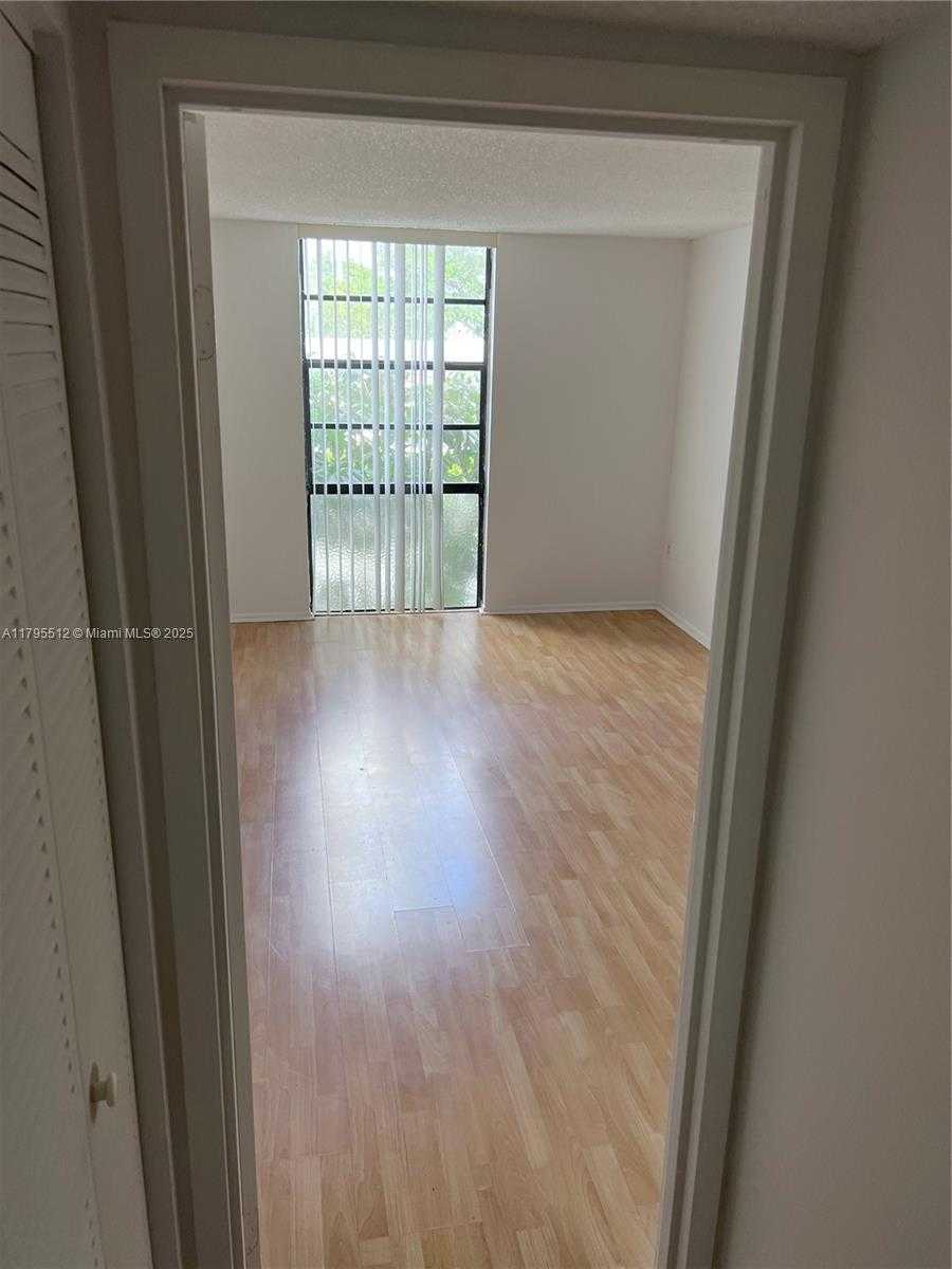 Small Image of 16950 WEST DIXIE HWY #A323, North Miami Beach Number 10