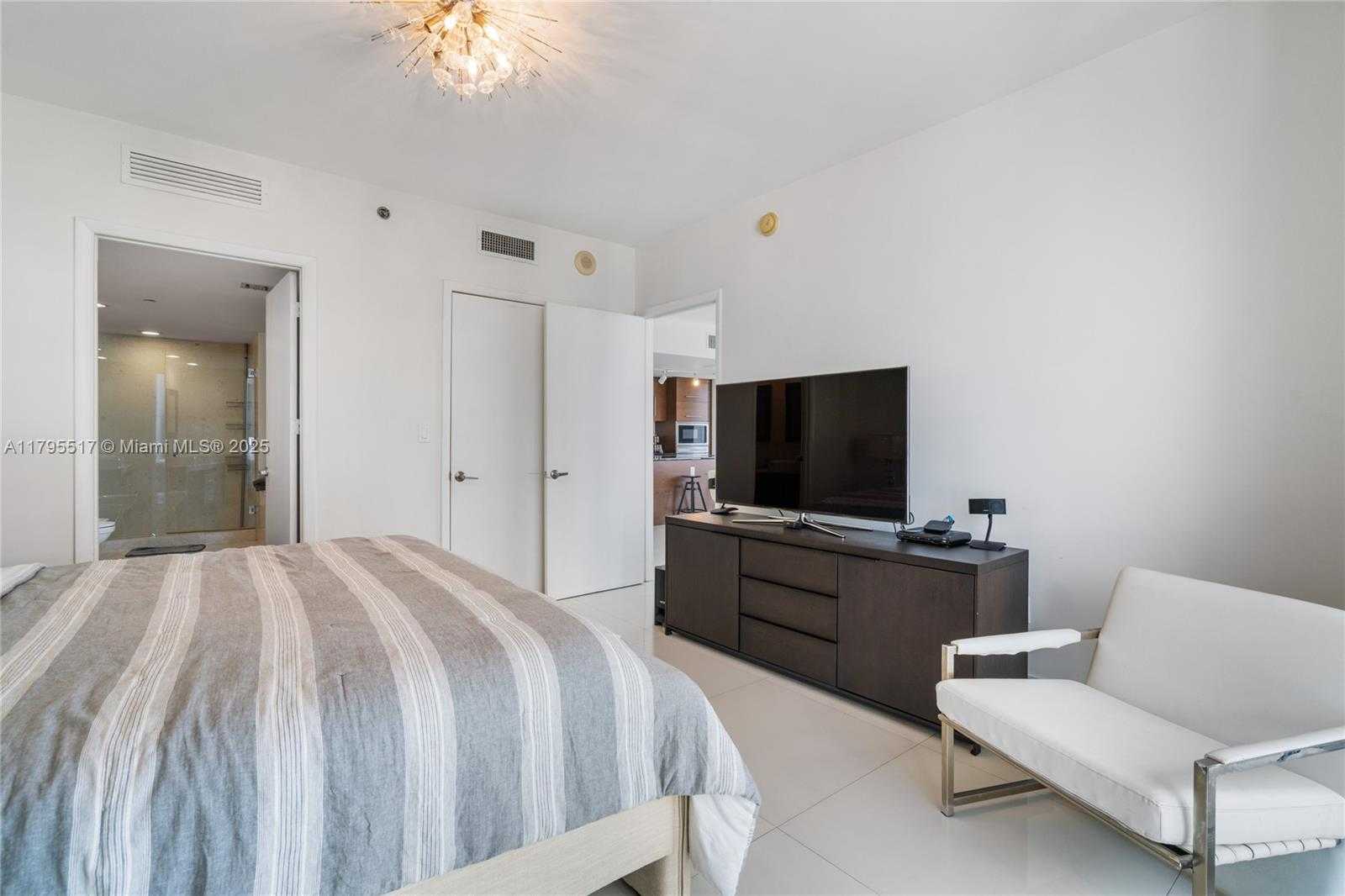 Small Image of 495 BRICKELL AVE #4510, Miami Number 18
