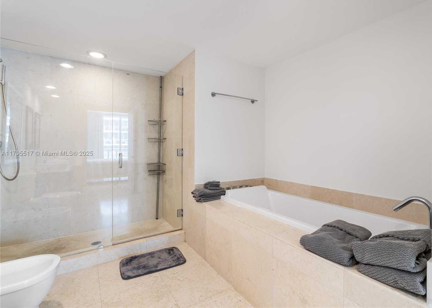 Small Image of 495 BRICKELL AVE #4510, Miami Number 22