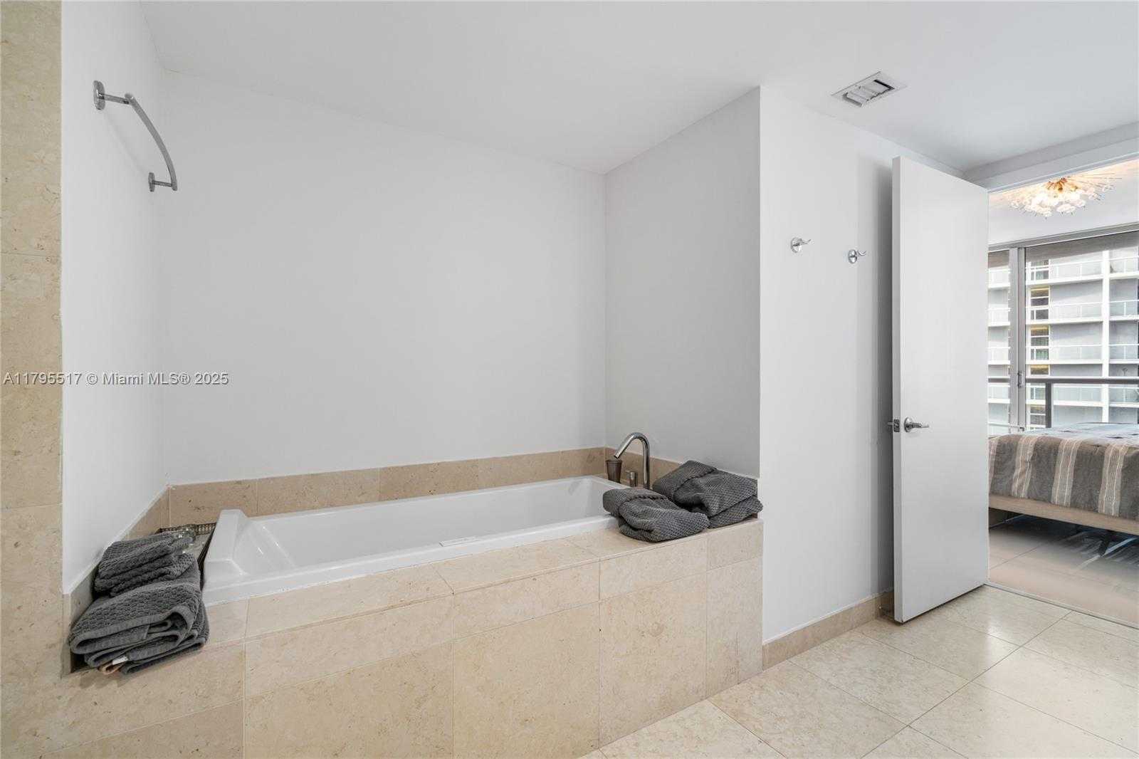 Small Image of 495 BRICKELL AVE #4510, Miami Number 23