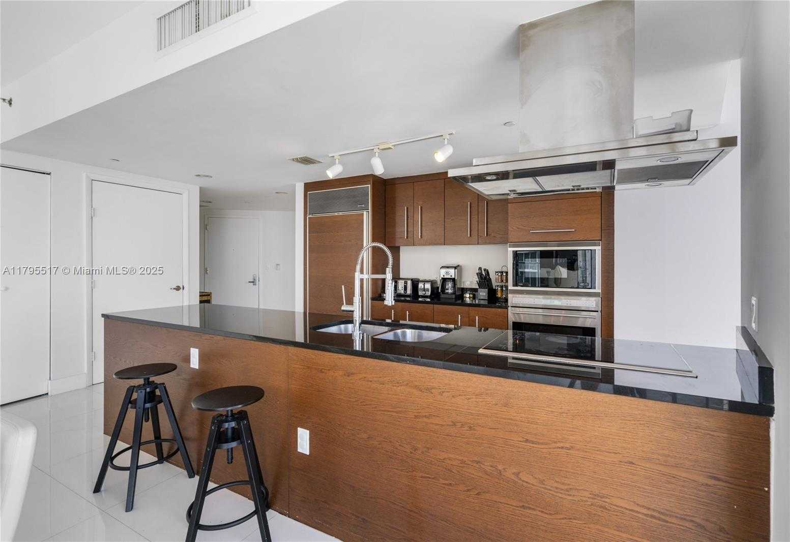 Small Image of 495 BRICKELL AVE #4510, Miami Number 8