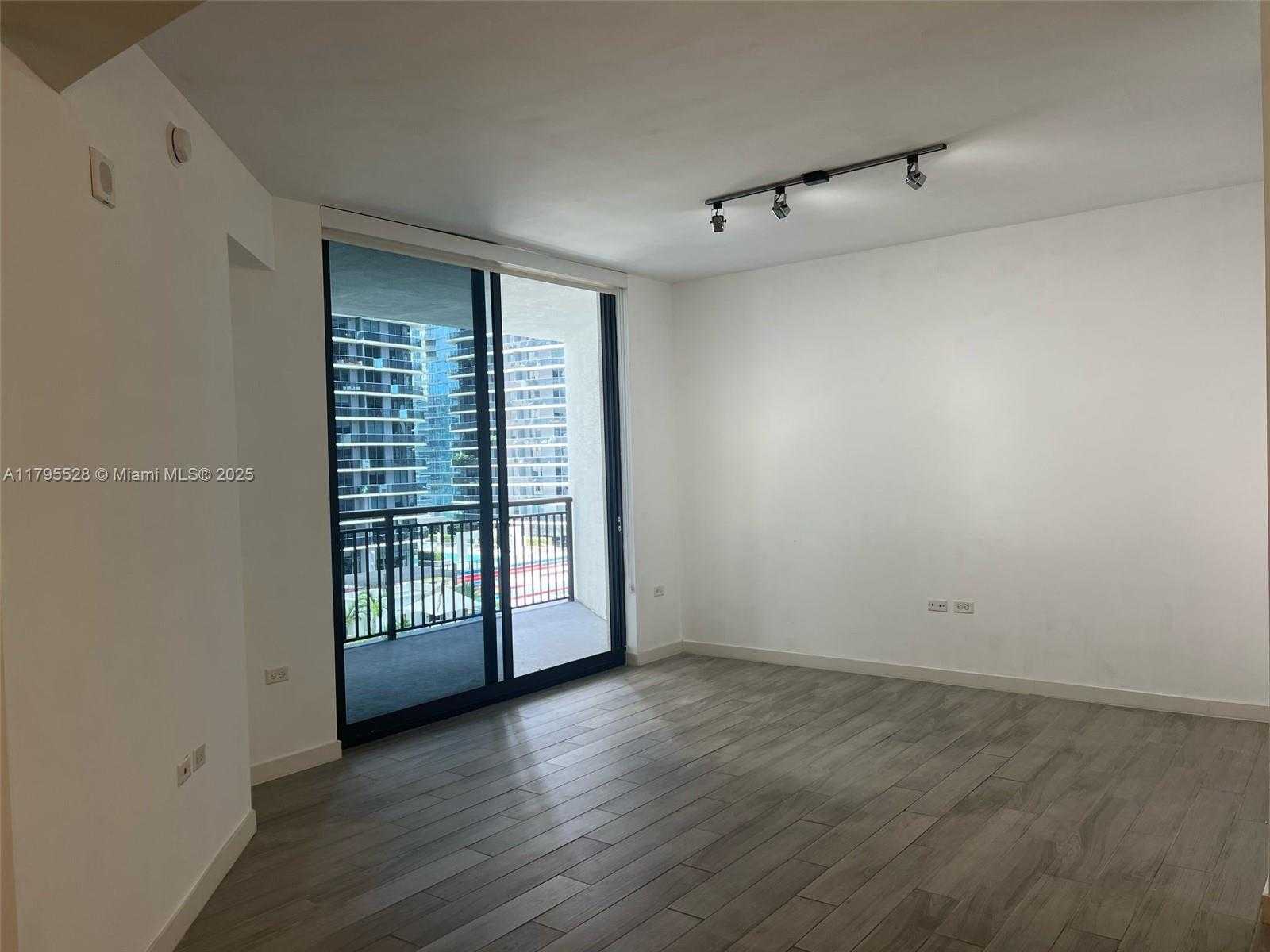 Small Image of 999 SOUTH WEST 1ST AVE #1601, Miami Number 4